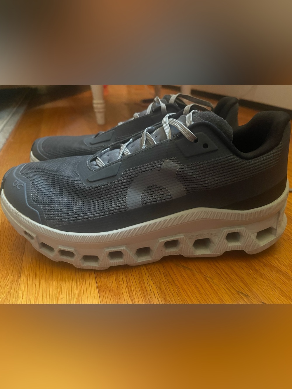 Women’s Oncloud Cloudmonster Void sneakers